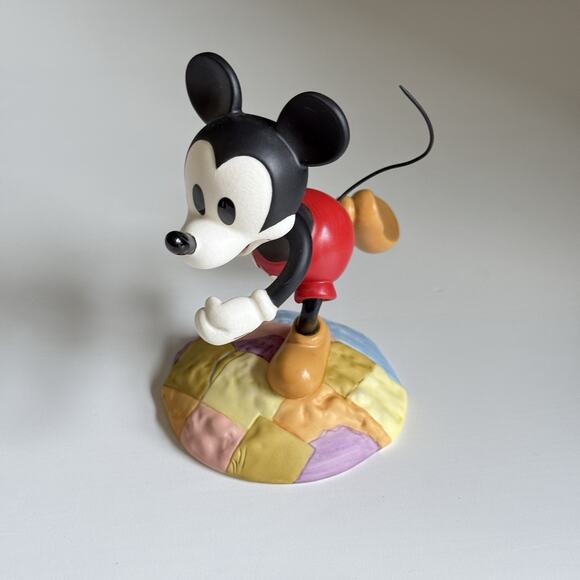 WDCC Thru the Mirror Milliennium Mickey On Top of the World Figurine Walt Disney - Picture 1 of 7